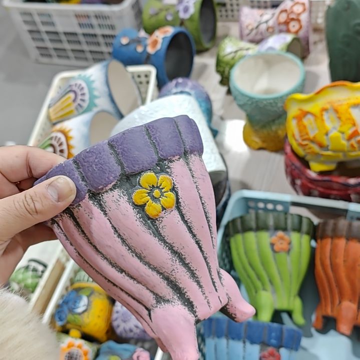 红陶吸水透气的白陶花盆