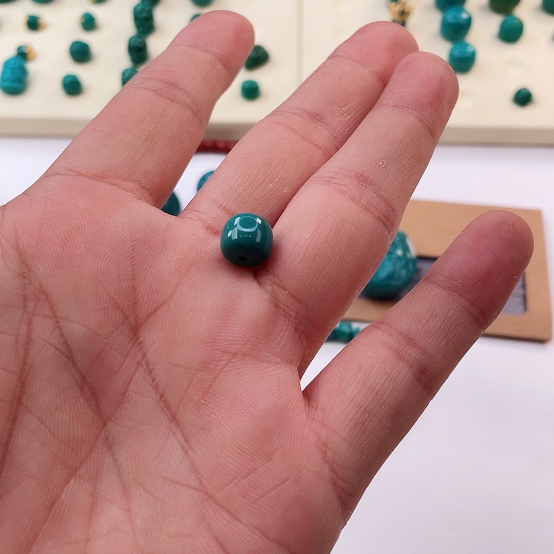 绿松石颈饰未镶嵌