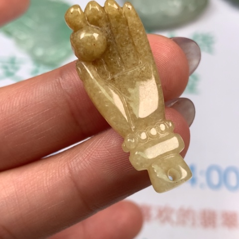 翡翠颈饰未镶嵌翡翠