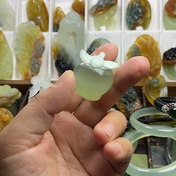 蛇纹石玉未镶嵌颈饰