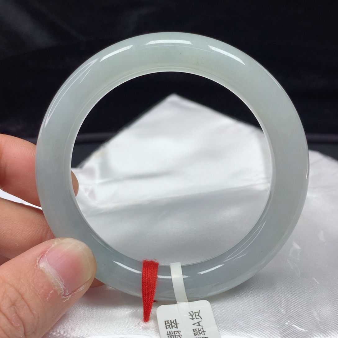 翡翠手镯（圆镯）未镶嵌54.1