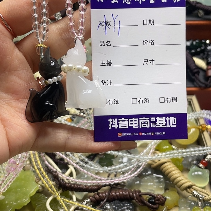 小***i蛇纹石玉未镶嵌颈饰