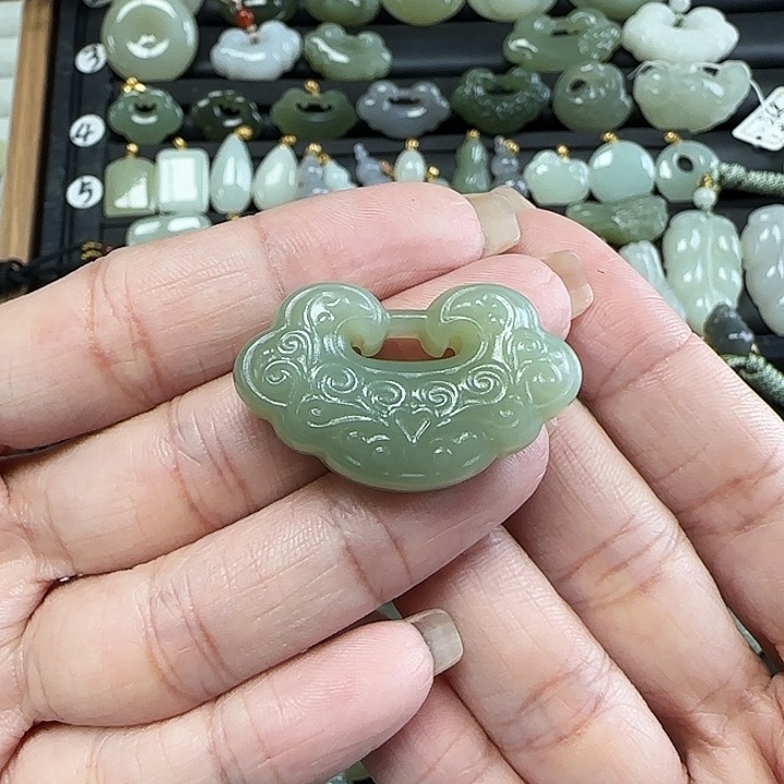 和田玉未镶嵌吊坠(不含链)