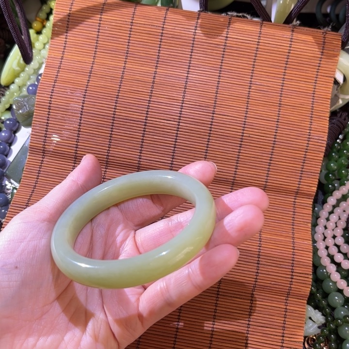 和田玉其它未镶嵌厦****君