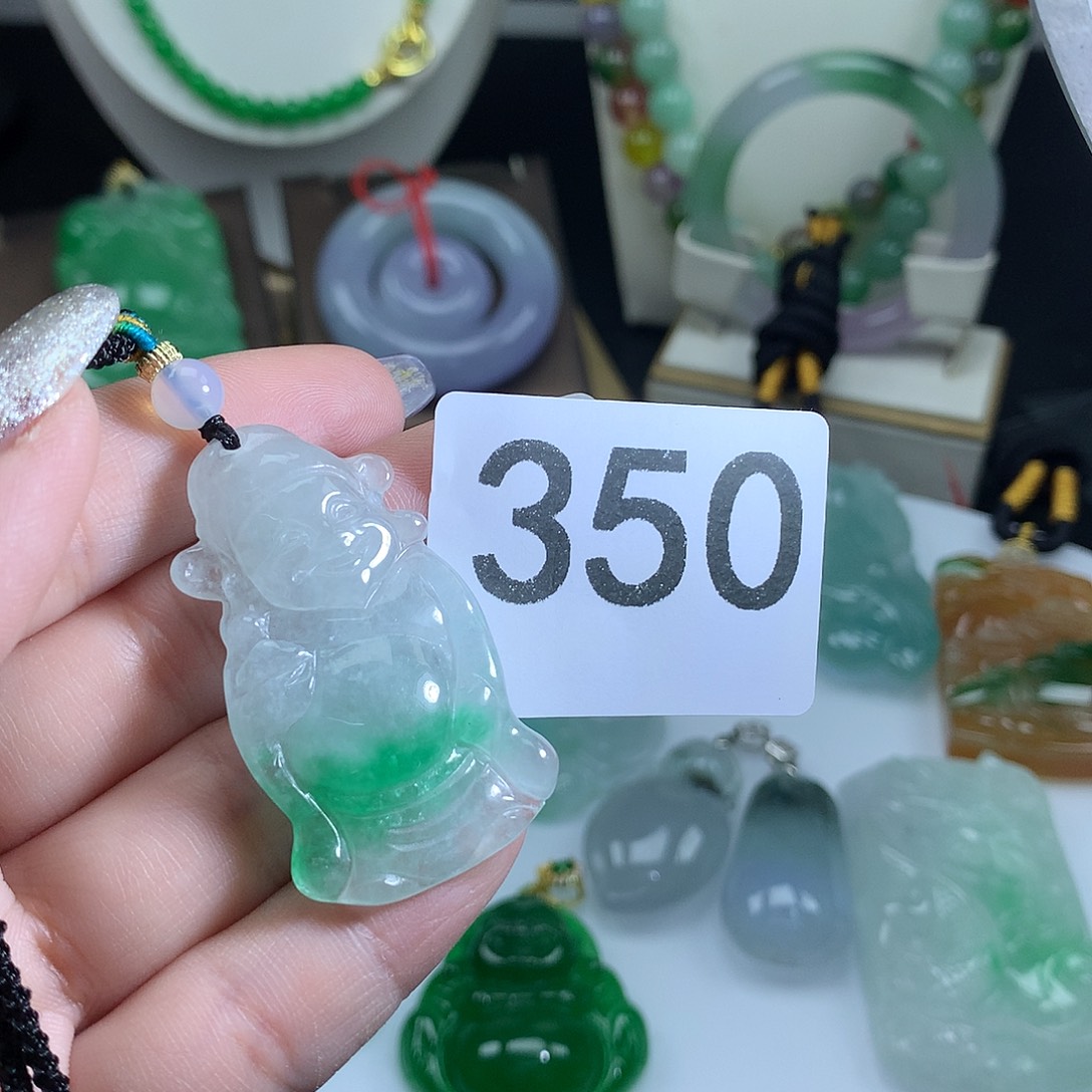 翡翠未镶嵌吊坠(赠链)