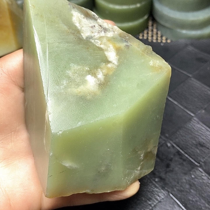 和田玉毛料未镶嵌