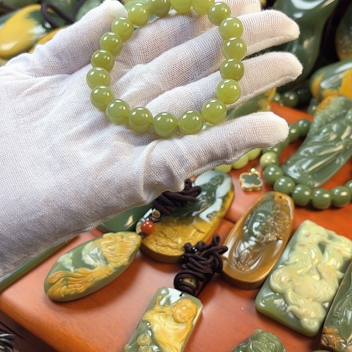 岫岩老玉（透闪石质玉）手链未镶嵌