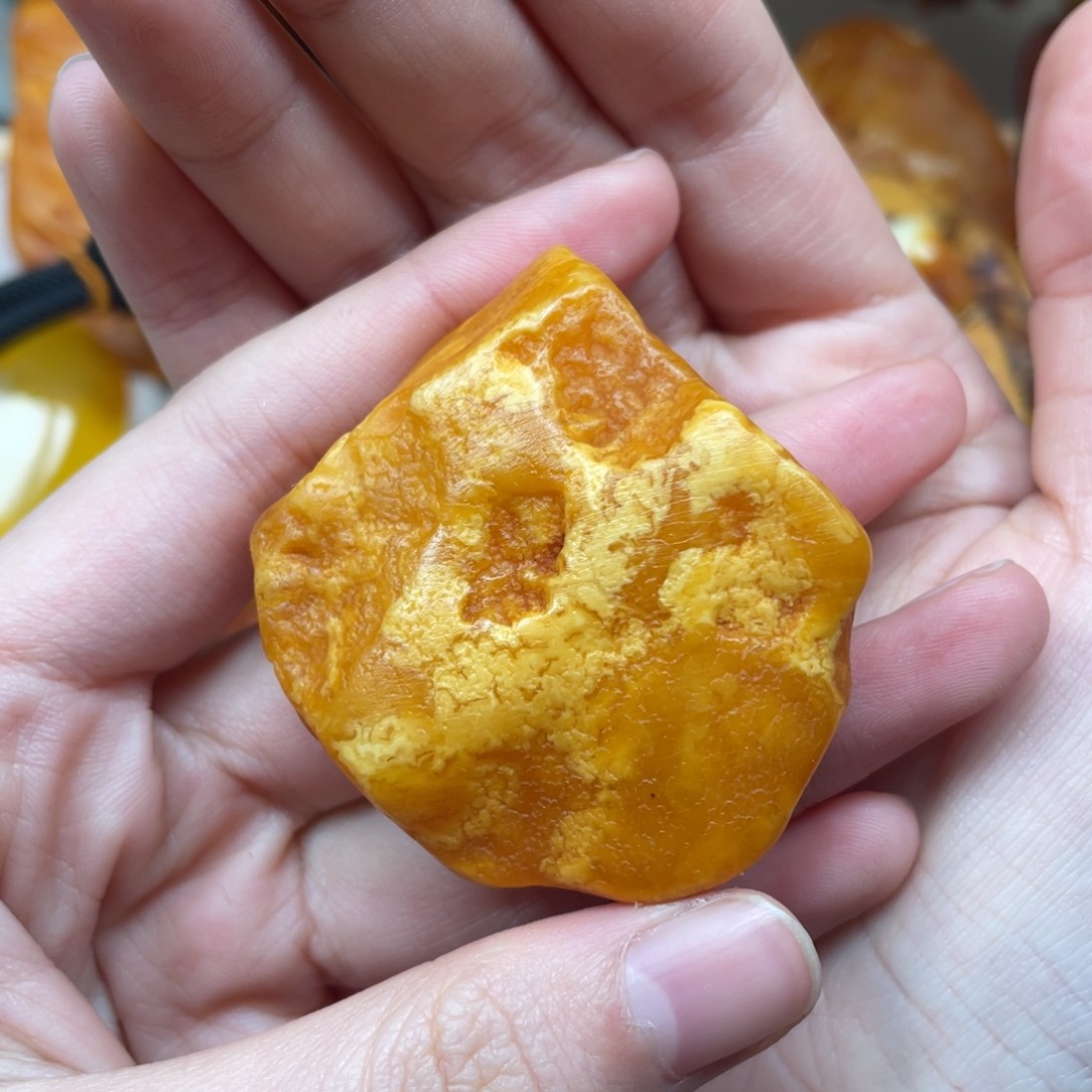 琥珀珠宝奇石未镶嵌