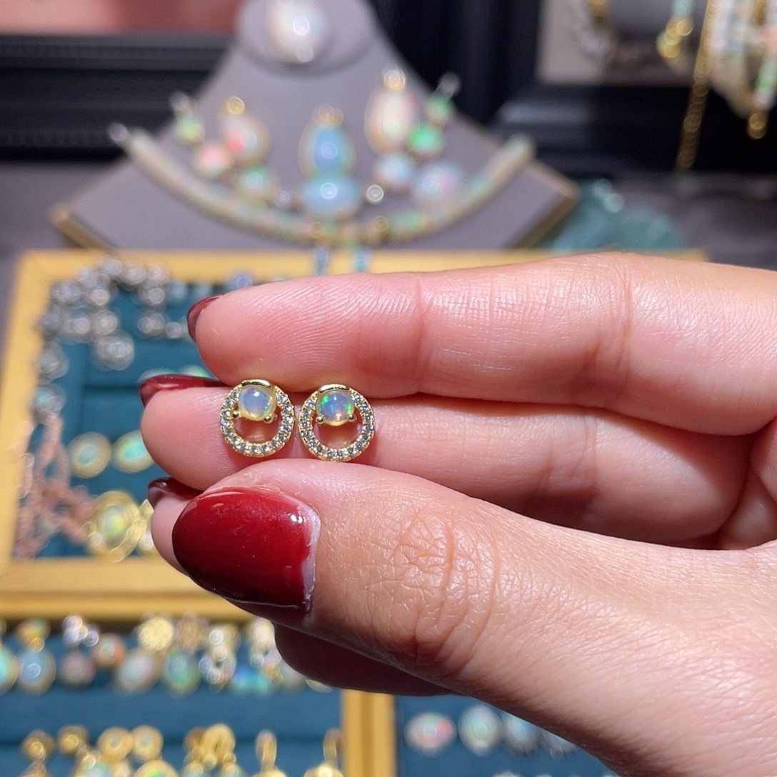 银S925镶嵌欧泊耳钉）