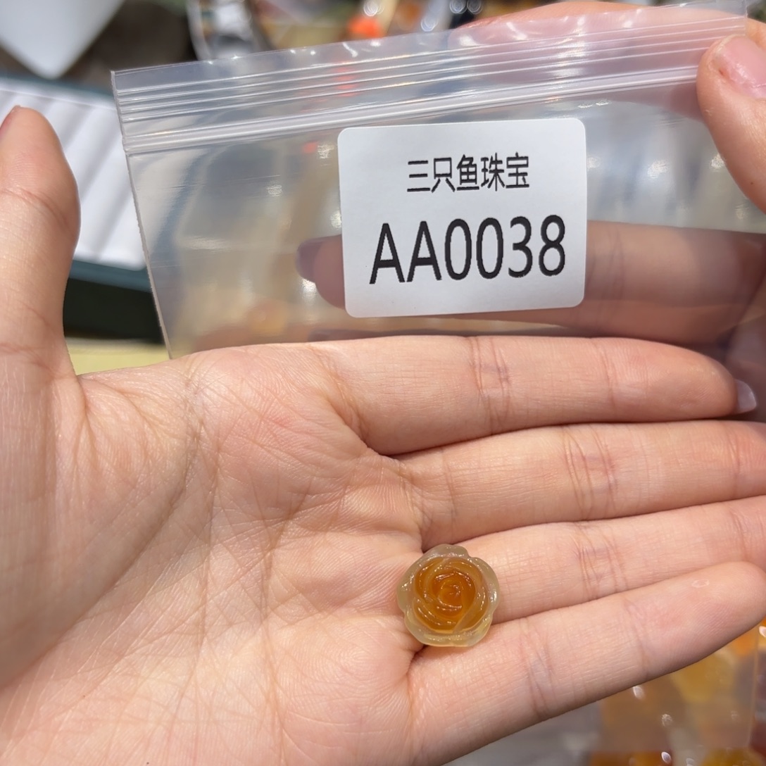 乔****玛瑙/玉髓未镶嵌颈饰
