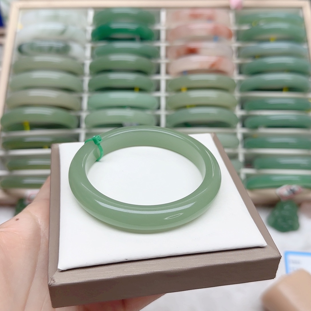 石英质玉手镯未镶嵌58口径