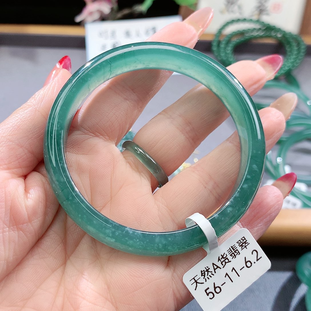 翡翠手镯（圆镯）未镶嵌