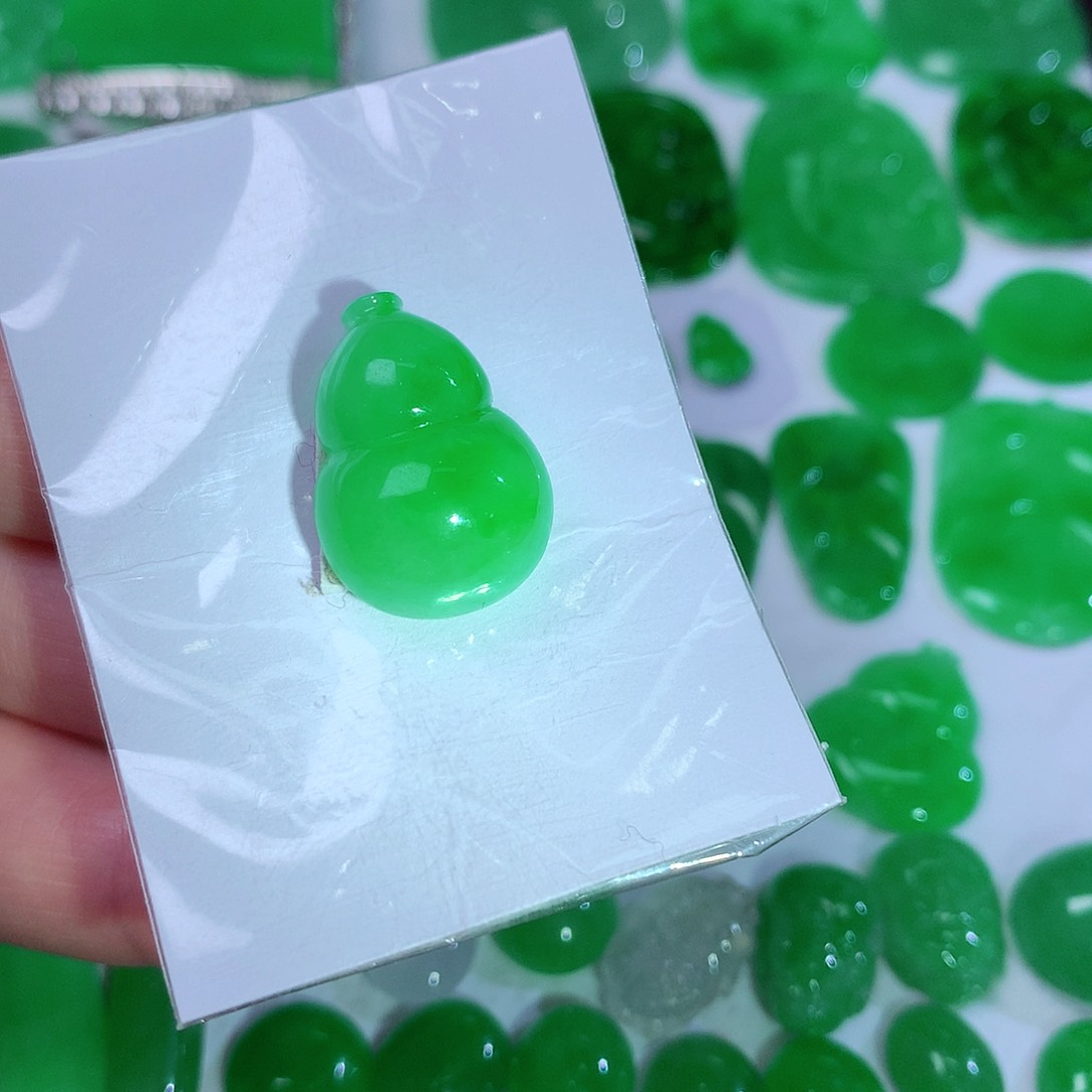 翡翠颈饰未镶嵌天然翡翠