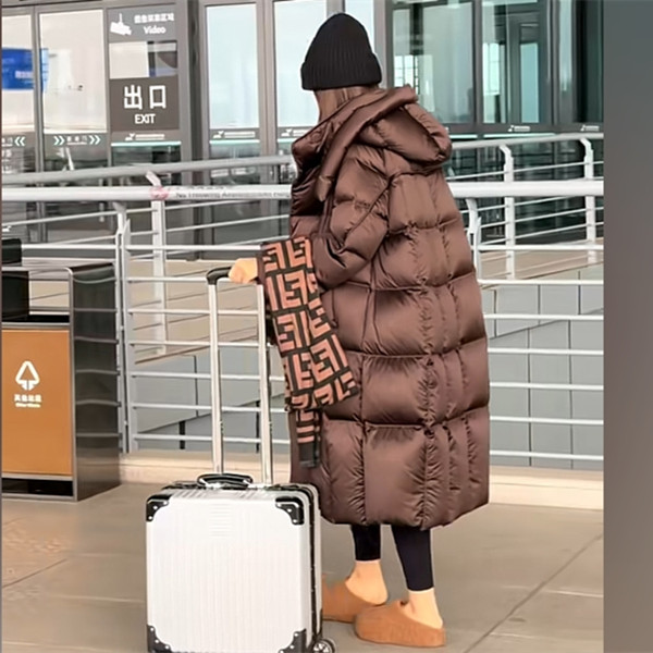 400克连帽鹅羽服女冬季新款韩版宽松过膝保暖时尚气质加厚外套