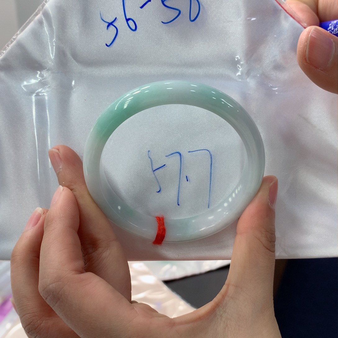 翡翠手镯未镶嵌买断