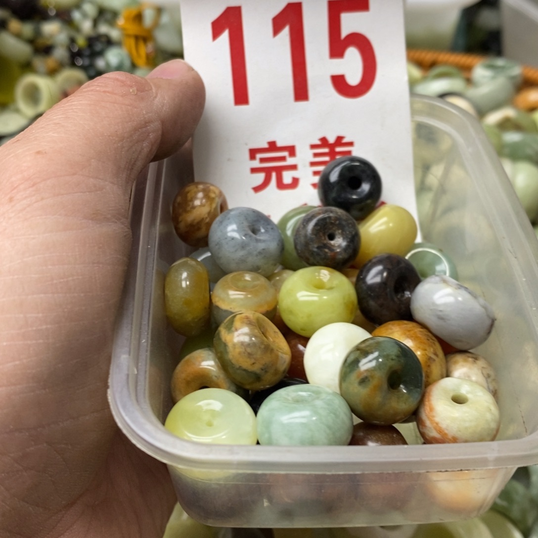 蛇纹石玉挂坠未镶嵌