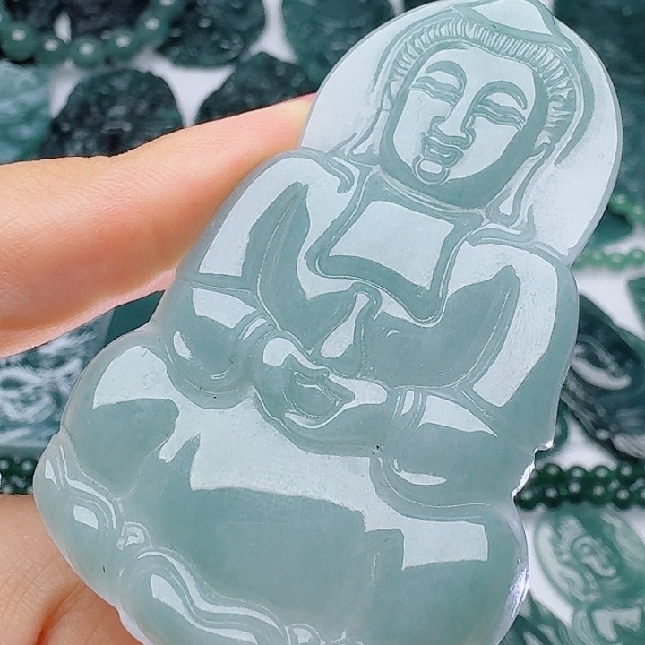 翡翠未镶嵌颈饰多样性发其一