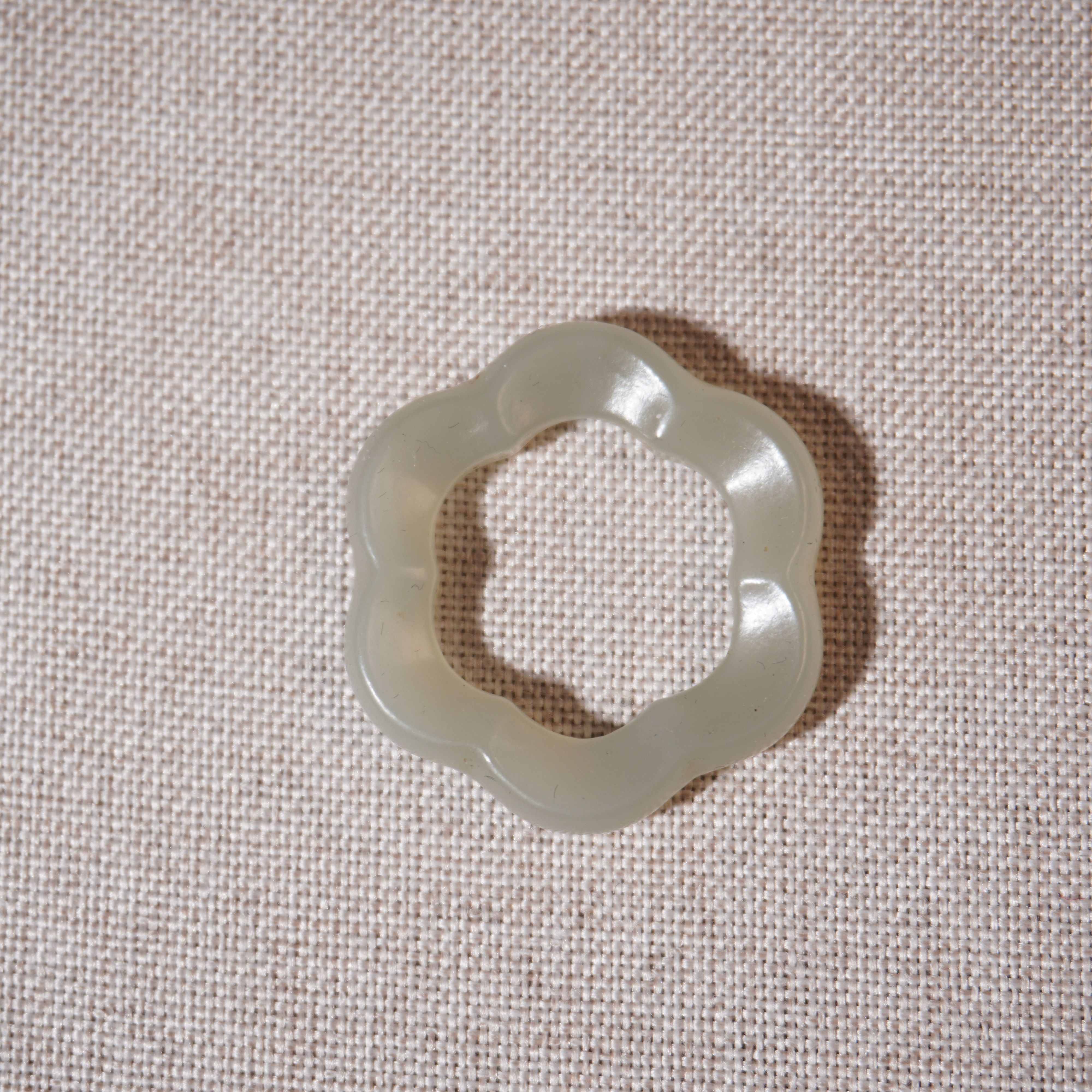 10NK115 清 和田玉海棠花环