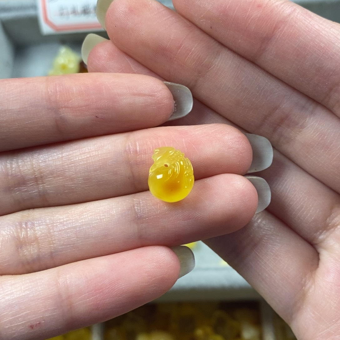 琥珀裸石未镶嵌钱袋