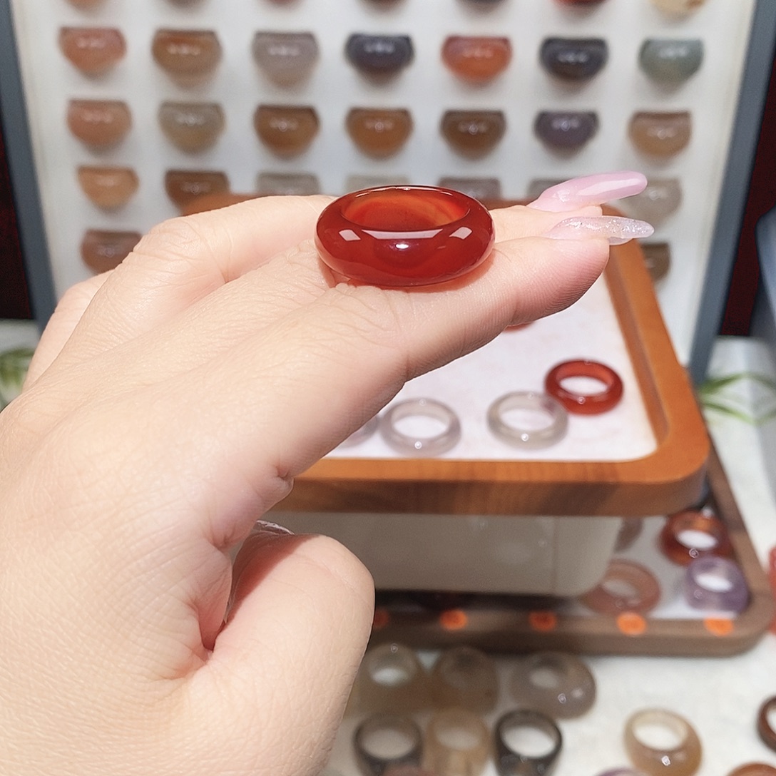 郑***装玛瑙/玉髓未镶嵌戒指港18