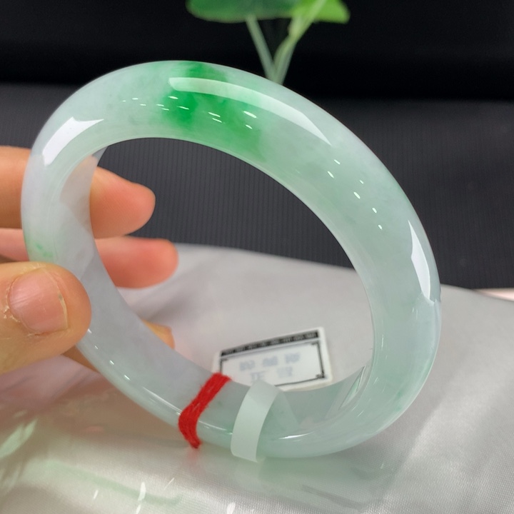 翡翠未镶嵌手镯正圈58