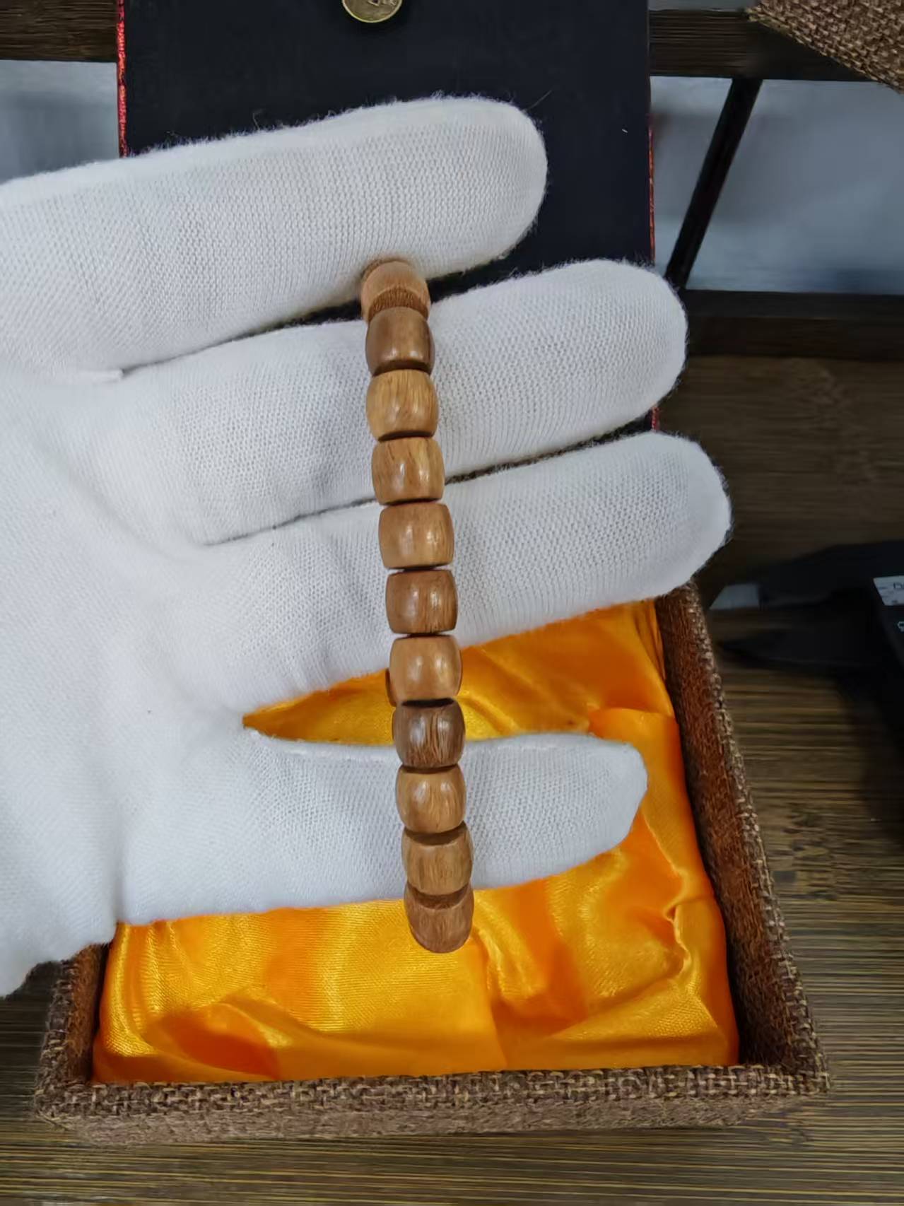 A07  阿根廷绿檀木直切桶珠木质香味手串卡0.8