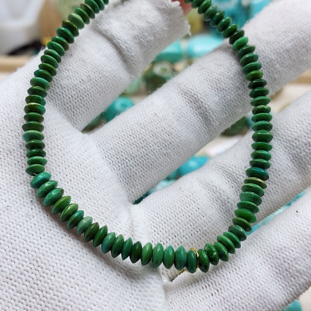 绿松石颈饰未镶嵌
