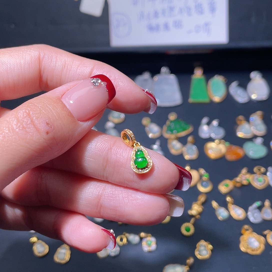 翡翠颈饰18K金镶嵌其****）吊坠