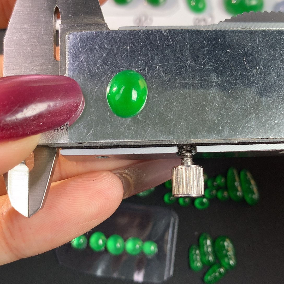 翡翠散珠8.5 6.9 2.99