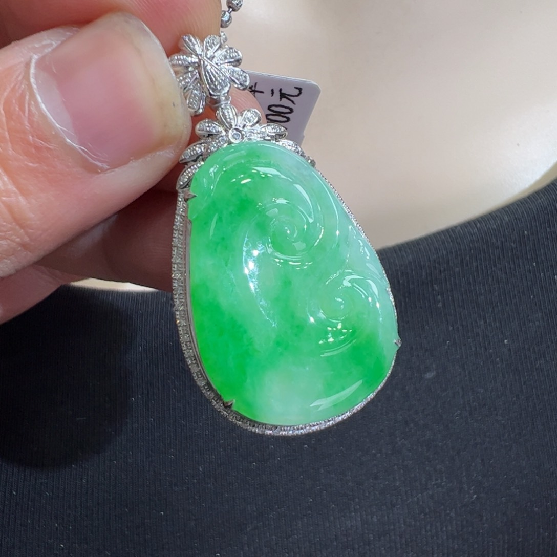 翡翠吊坠(不含链)18K金镶嵌