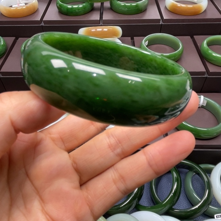 简***）和田玉（碧玉）未镶嵌手镯