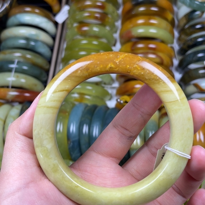 蛇纹石玉手镯未镶嵌