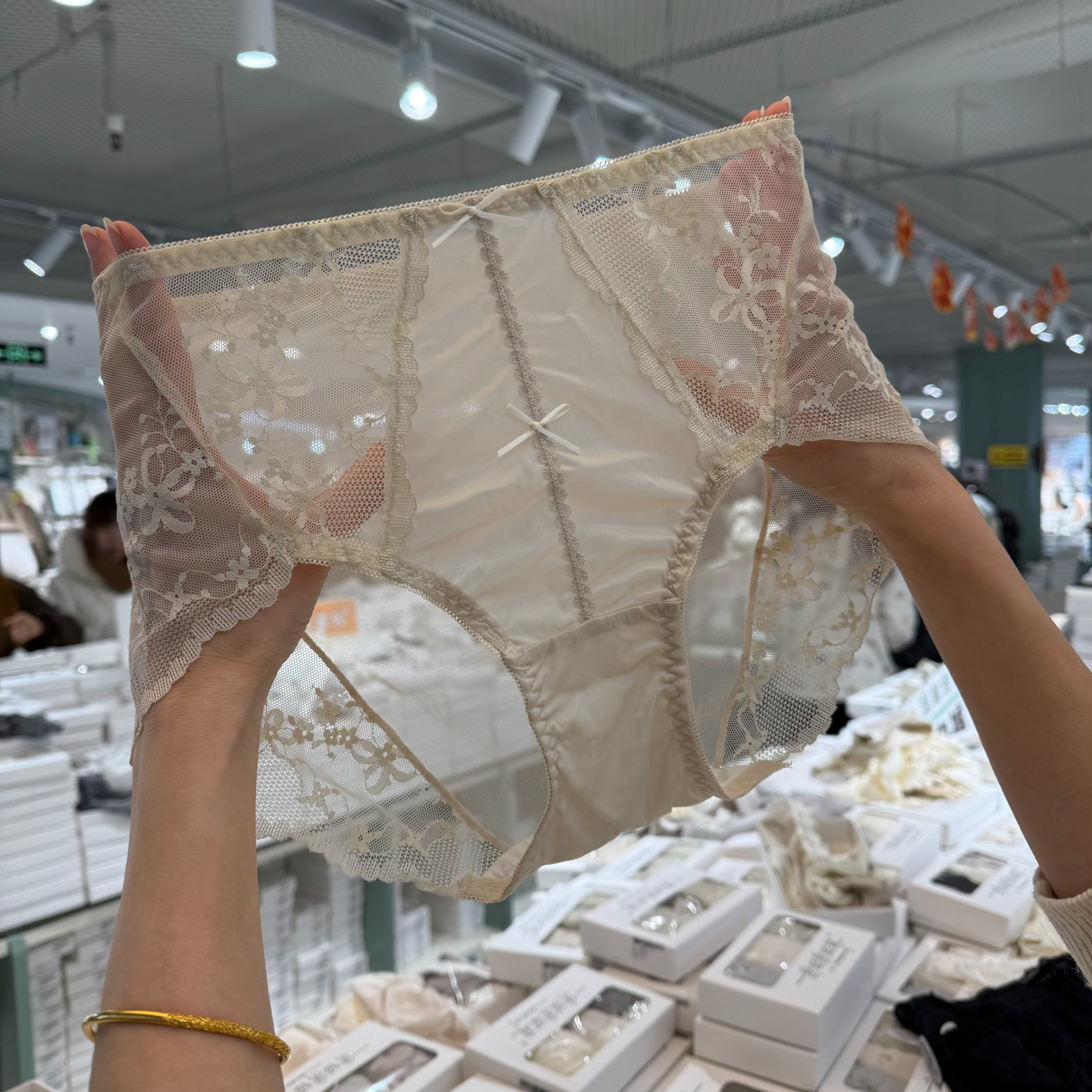 【3条装】87663纤纤与歌法式中腰缎面拼接蕾丝舒适大包臀女士内裤