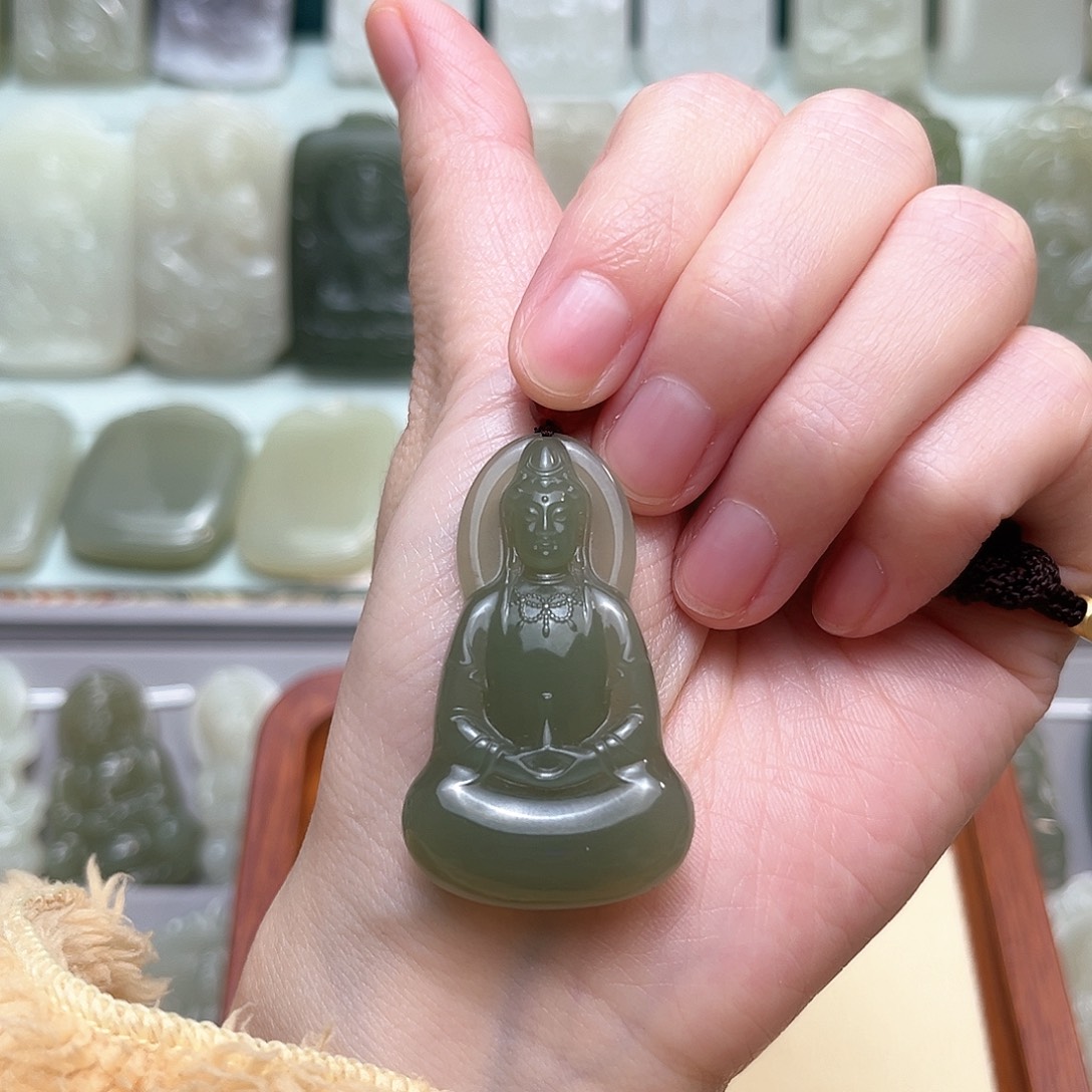 小***鸠和田玉未镶嵌颈饰