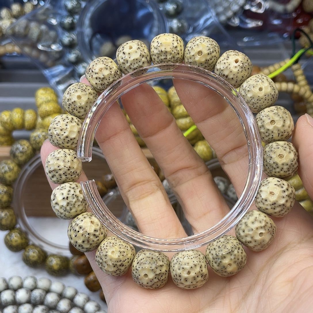 星月菩提手串有****！13×12石玉