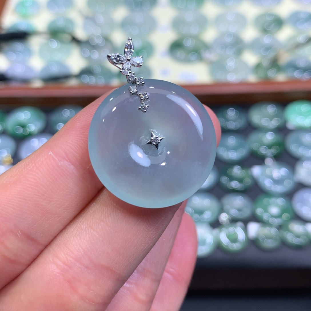 翡翠颈饰18K金镶嵌平安扣