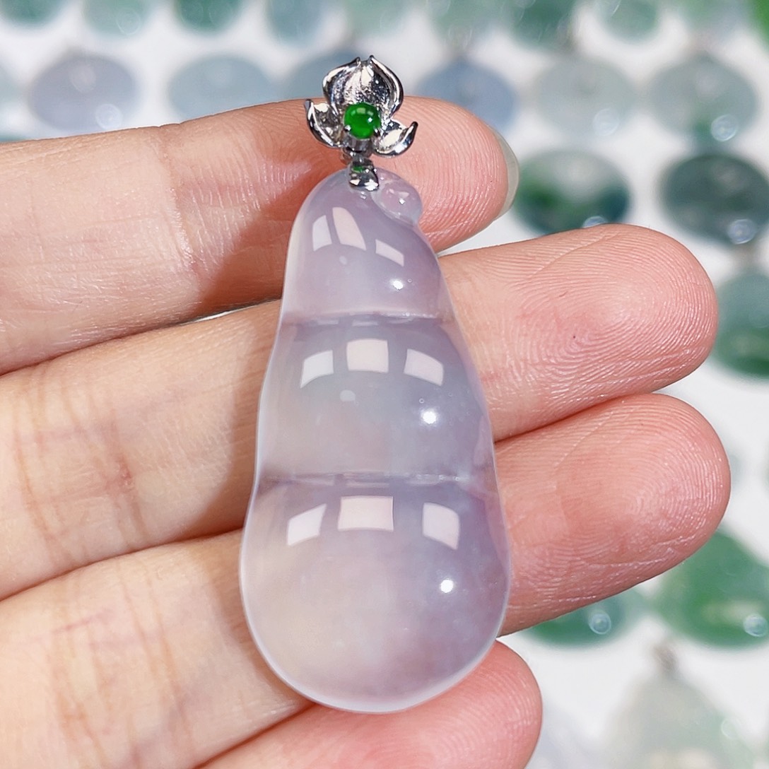 颈饰18K金镶嵌翡翠吊坠