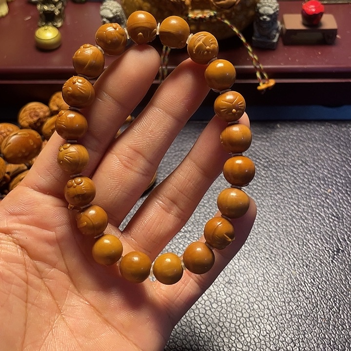 猴头核桃雕刻瑕疵机器猫