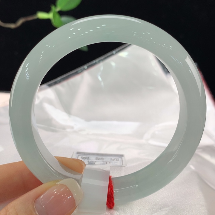 翡翠手镯未镶嵌111-0102