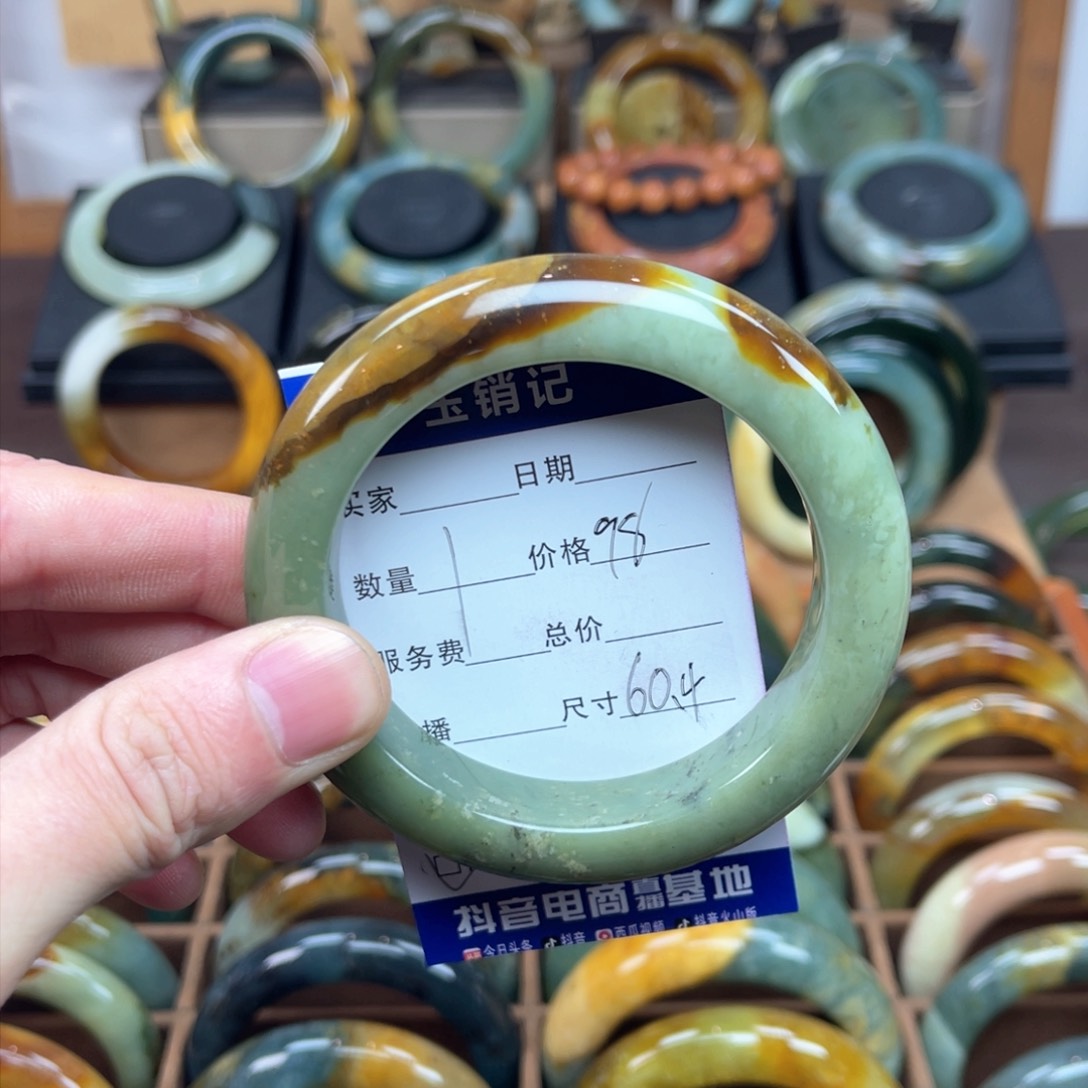 蛇纹石玉手镯未镶嵌珠*