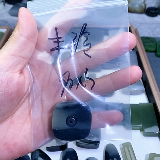 和田玉未镶嵌珠宝半成品丰*
