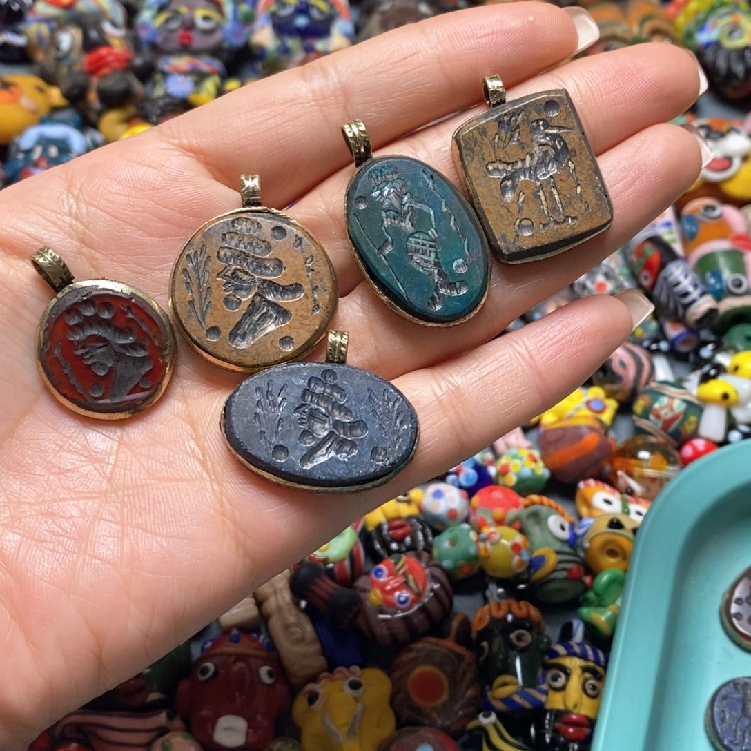 琉璃颈饰印度尼西亚雕刻石配件一个可选