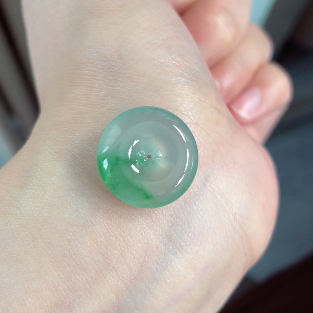 翡翠颈饰未镶嵌扣子