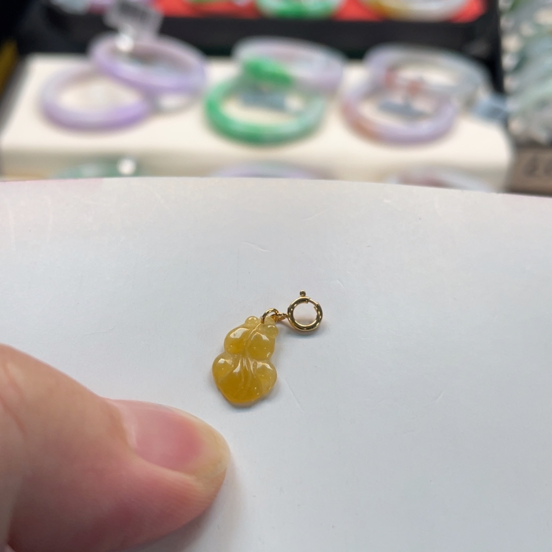 怦****翡翠未镶嵌颈饰吊坠