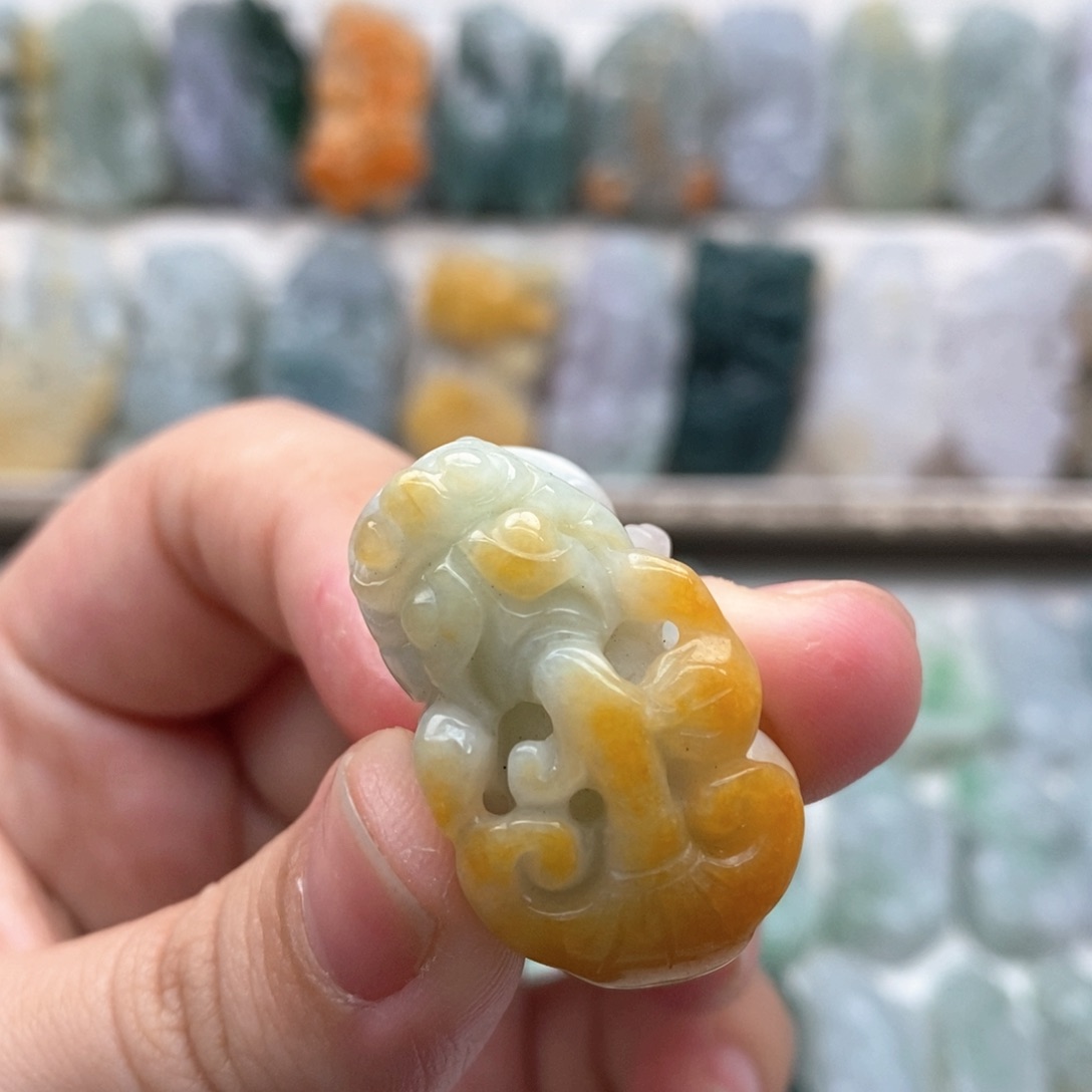 翡翠吊坠(赠链)未镶嵌