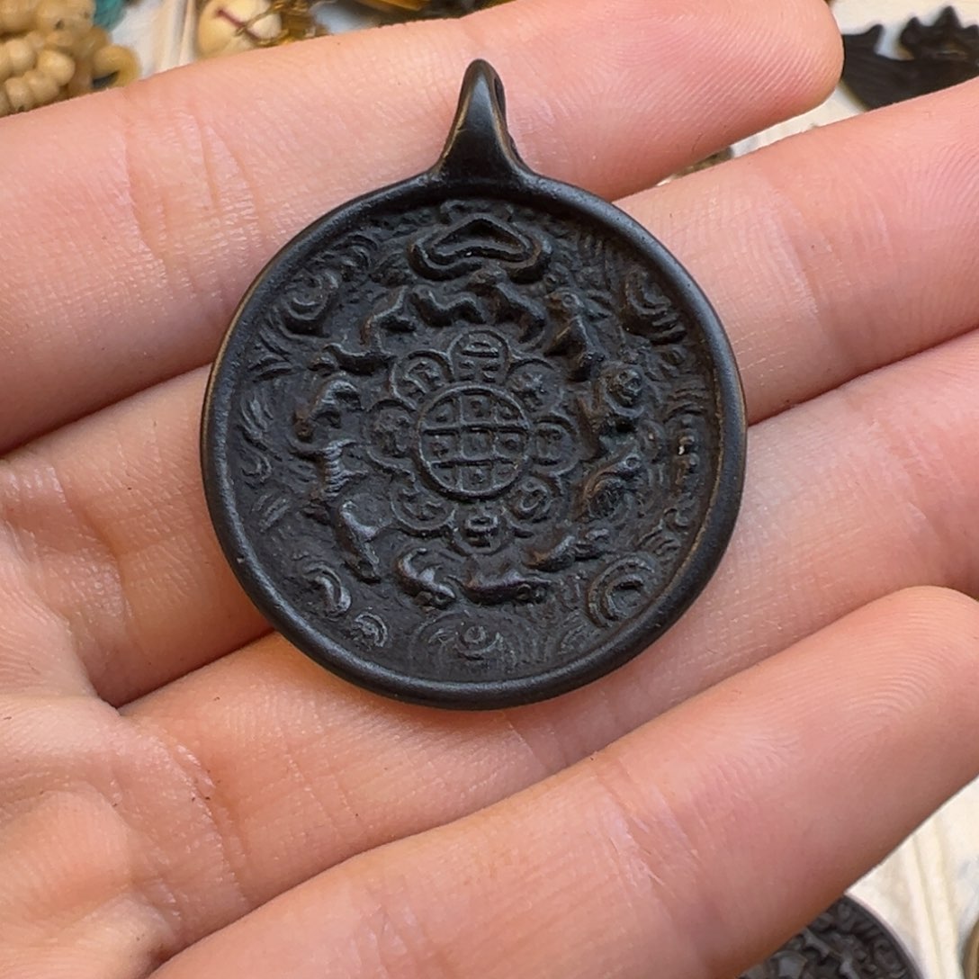 颈饰琉璃g j ji g g g h