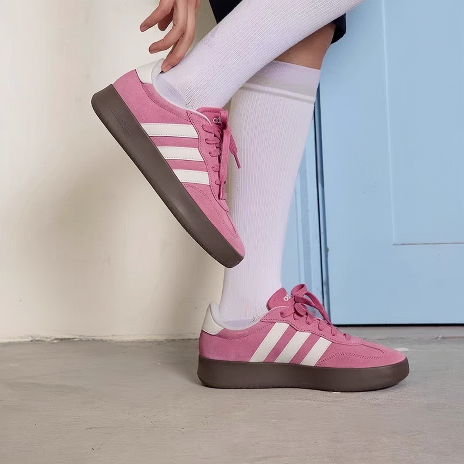 Adidas/阿迪达斯BARREDA男女经典复古运动休闲德训T头板鞋JQ4237