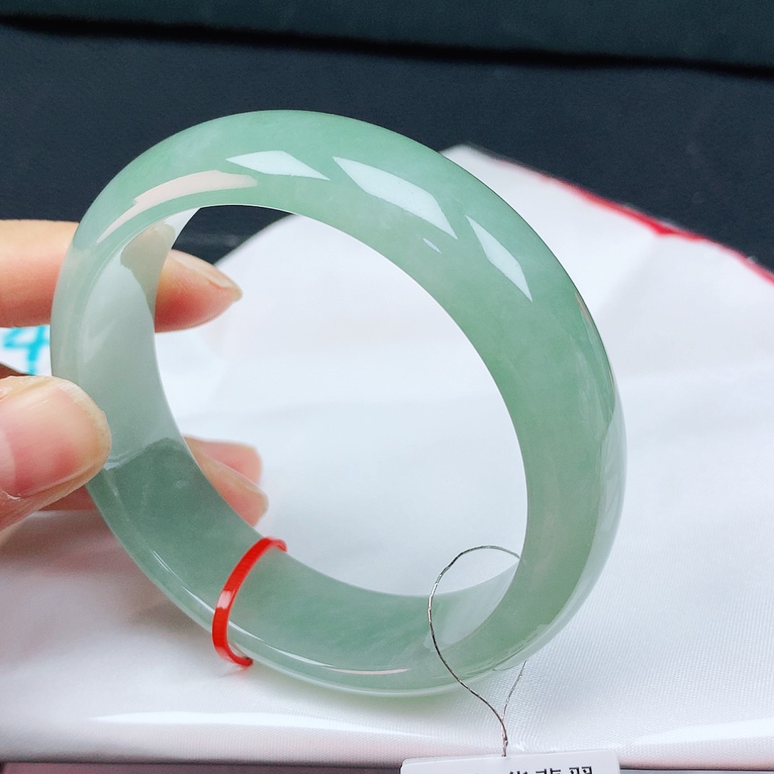 翡翠手镯未镶嵌58+轮胎