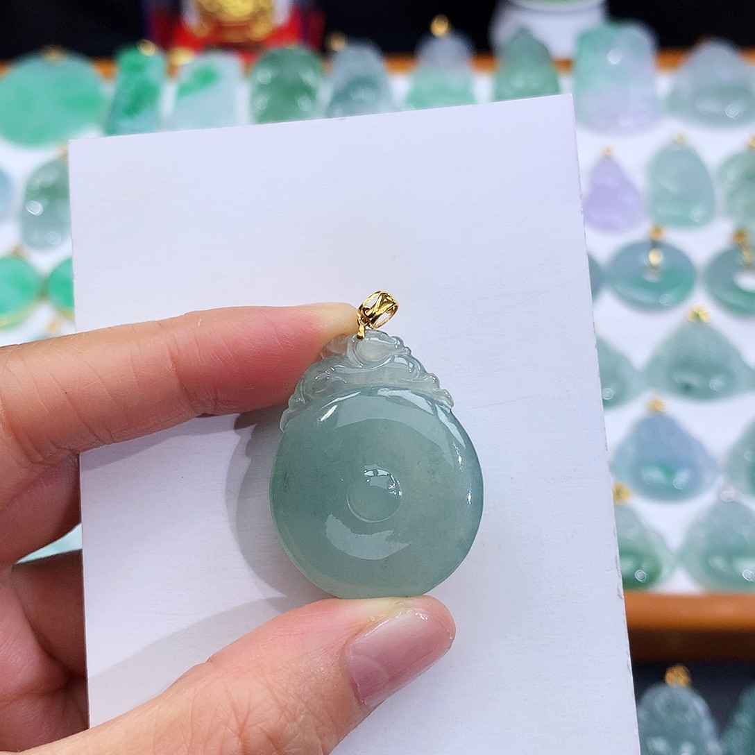 翡翠18K金镶嵌颈饰翡翠吊坠