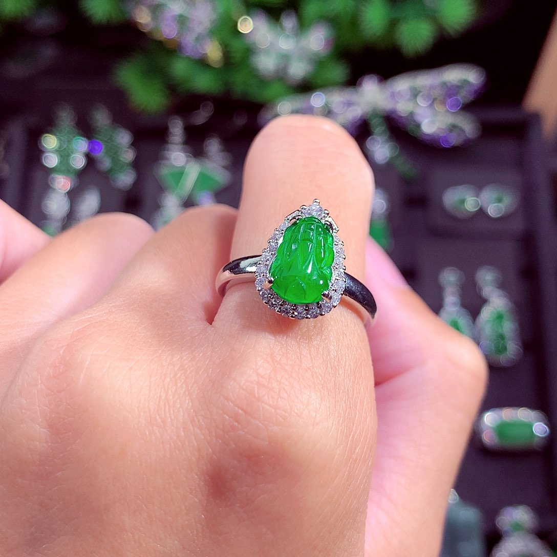 颈饰未镶嵌翡翠天然